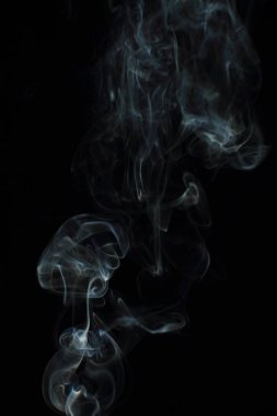 Siyah arkaplanda beyaz duman dokusu