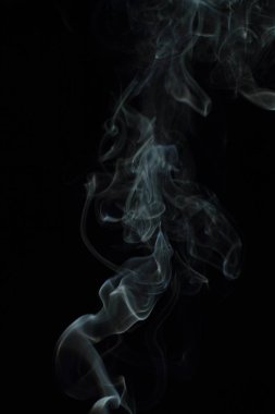 Siyah arkaplanda beyaz duman dokusu