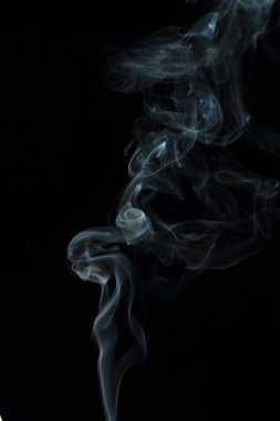 Siyah arkaplanda beyaz duman dokusu