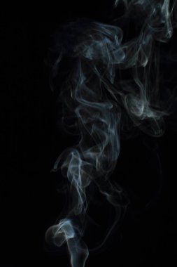 Siyah arkaplanda beyaz duman dokusu