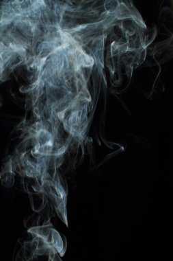 Siyah arkaplanda beyaz duman dokusu