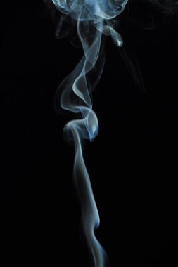 Siyah arkaplanda beyaz duman dokusu