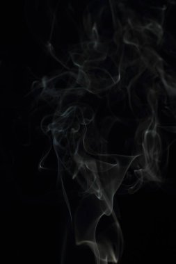 Siyah arkaplanda beyaz duman dokusu