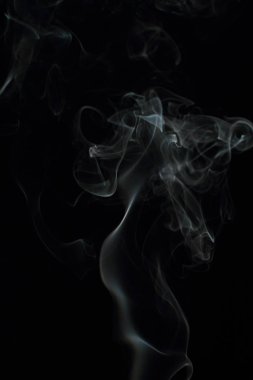 Siyah arkaplanda beyaz duman dokusu