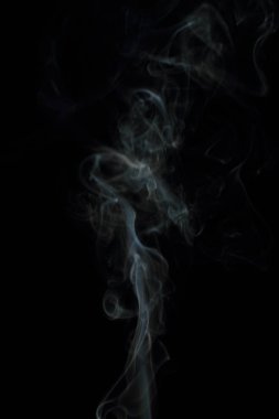 Siyah arkaplanda beyaz duman dokusu