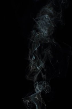 Siyah arkaplanda beyaz duman dokusu