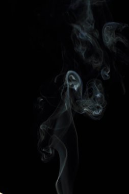 Siyah arkaplanda beyaz duman dokusu