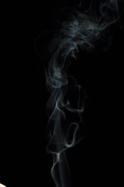 Siyah arkaplanda beyaz duman dokusu