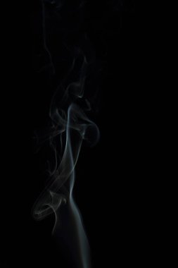 Siyah arkaplanda beyaz duman dokusu