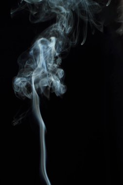 Siyah arkaplanda beyaz duman dokusu