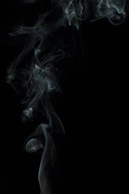 Siyah arkaplanda beyaz duman dokusu