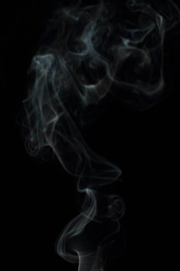 Siyah arkaplanda beyaz duman dokusu