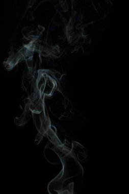 Siyah arkaplanda beyaz duman dokusu