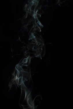 Siyah arkaplanda beyaz duman dokusu