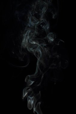Siyah arkaplanda beyaz duman dokusu