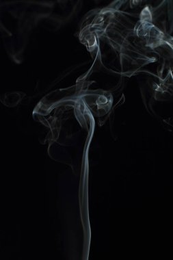 Siyah arkaplanda beyaz duman dokusu