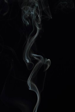 Siyah arkaplanda beyaz duman dokusu