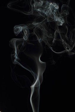 Siyah arkaplanda beyaz duman dokusu
