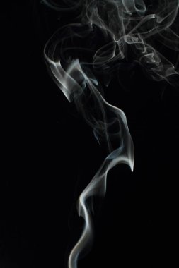 Siyah arkaplanda beyaz duman dokusu