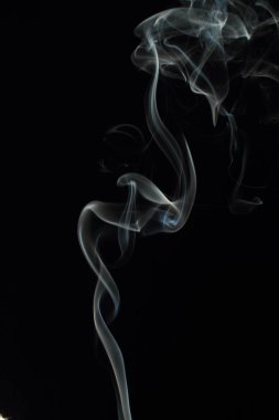 Siyah arkaplanda beyaz duman dokusu