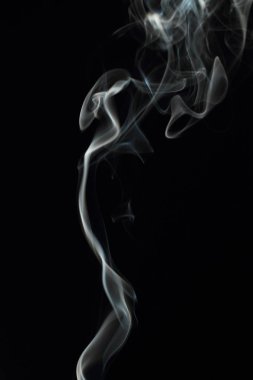 Siyah arkaplanda beyaz duman dokusu