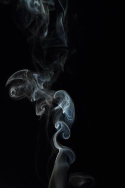 Siyah arkaplanda beyaz duman dokusu