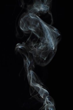 Siyah arkaplanda beyaz duman dokusu