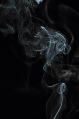 Siyah arkaplanda beyaz duman dokusu