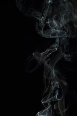 Siyah arkaplanda beyaz duman dokusu