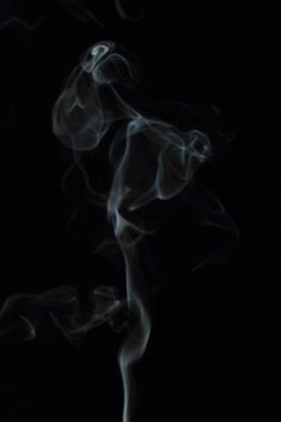 Siyah arkaplanda beyaz duman dokusu