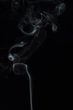 Siyah arkaplanda beyaz duman dokusu