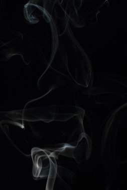 Siyah arkaplanda beyaz duman dokusu