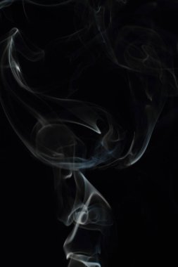 Siyah arkaplanda beyaz duman dokusu