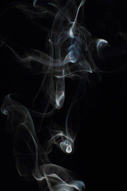 Siyah arkaplanda beyaz duman dokusu