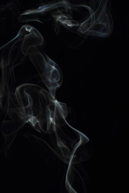 Siyah arkaplanda beyaz duman dokusu