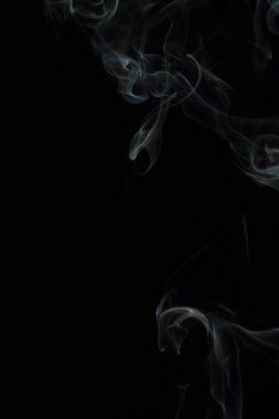 Siyah arkaplanda beyaz duman dokusu