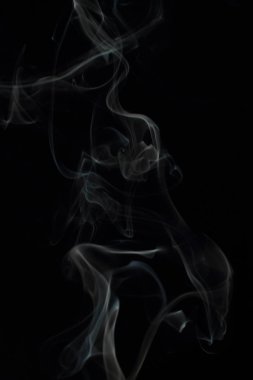 Siyah arkaplanda beyaz duman dokusu