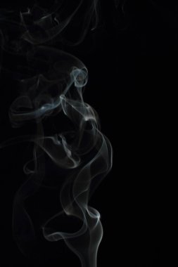 Siyah arkaplanda beyaz duman dokusu
