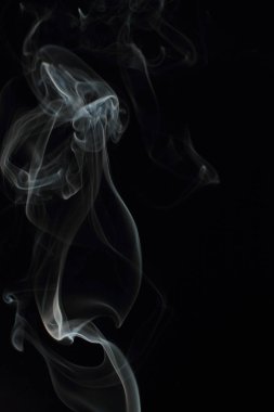 Siyah arkaplanda beyaz duman dokusu