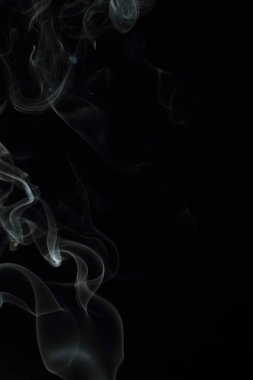 Siyah arkaplanda beyaz duman dokusu