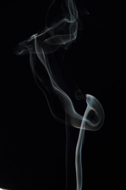 Siyah arkaplanda beyaz duman dokusu