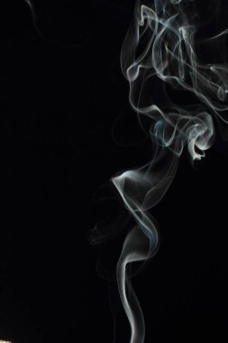 Siyah arkaplanda beyaz duman dokusu