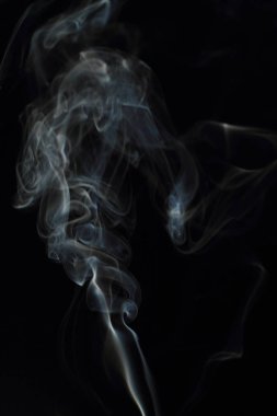 Siyah arkaplanda beyaz duman dokusu