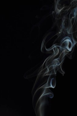 Siyah arkaplanda beyaz duman dokusu