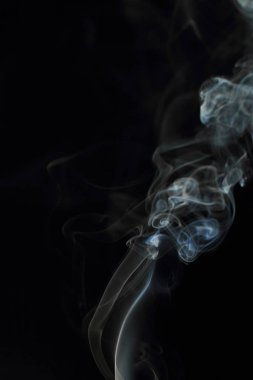 Siyah arkaplanda beyaz duman dokusu