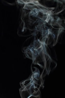 Siyah arkaplanda beyaz duman dokusu