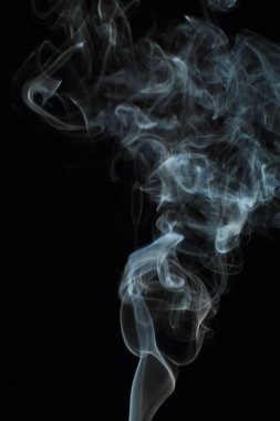 Siyah arkaplanda beyaz duman dokusu