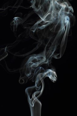 Siyah arkaplanda beyaz duman dokusu