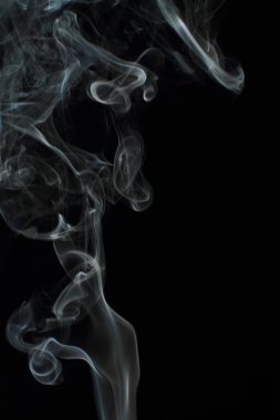 Siyah arkaplanda beyaz duman dokusu