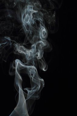 Siyah arkaplanda beyaz duman dokusu